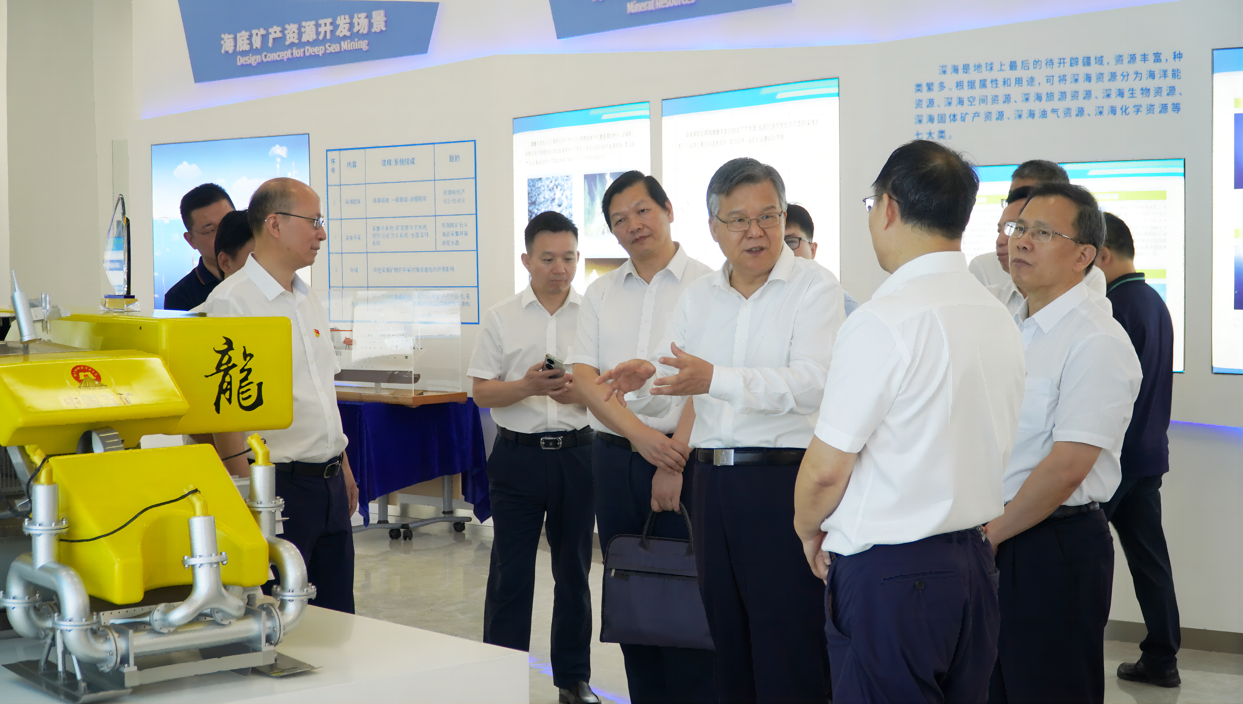 湖南省委常委、常務(wù)副省長李殿勛到長沙礦冶院調(diào)研